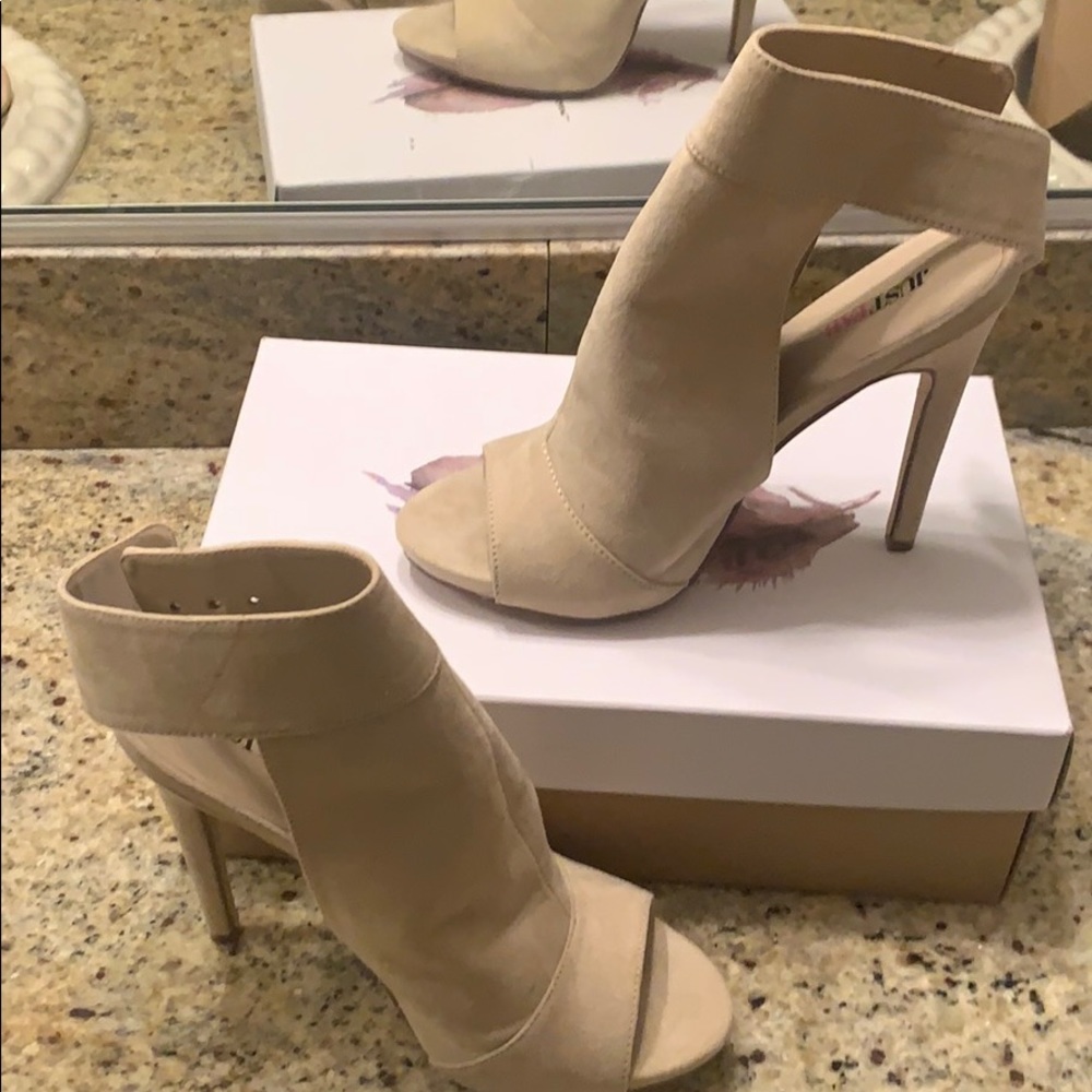 Used beige heel (JusFab)